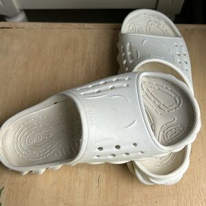 Croc Echo slides. Size 8 women. White.